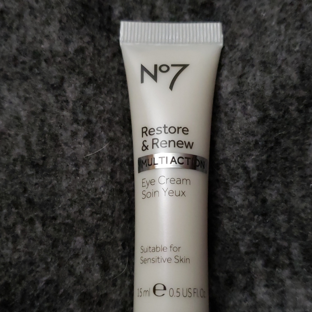N°7 Restore and Renew Eye Cream